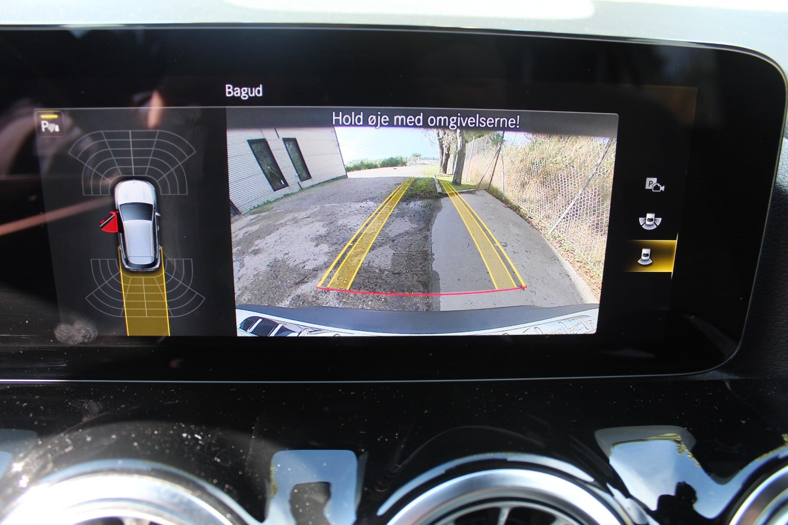 Hvid Mercedes EQA350 fra 2024