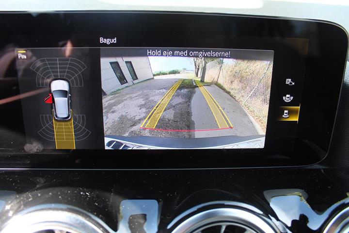 Hvid Mercedes EQA350 fra 2024