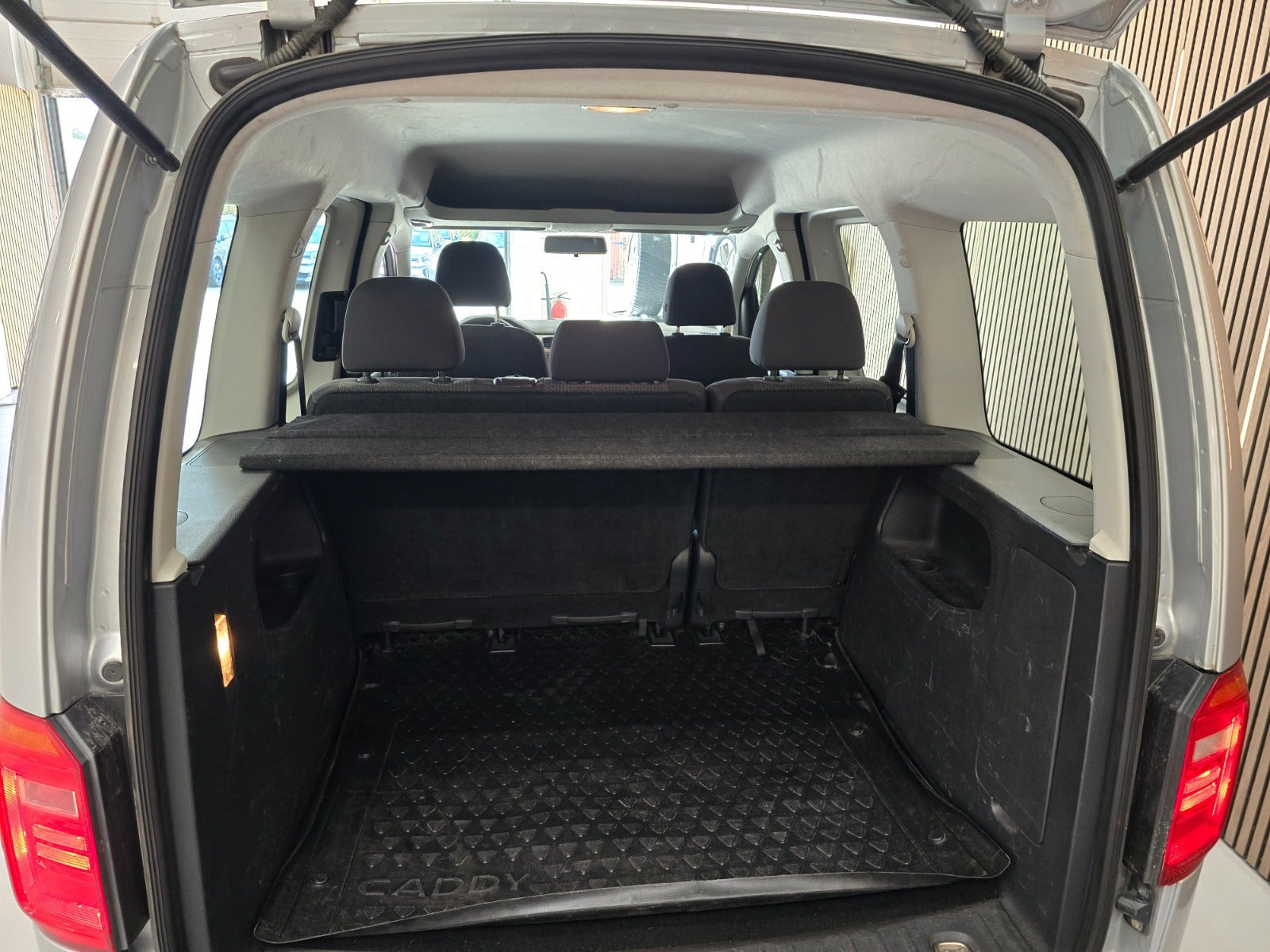 Sølv VW Caddy fra 2016