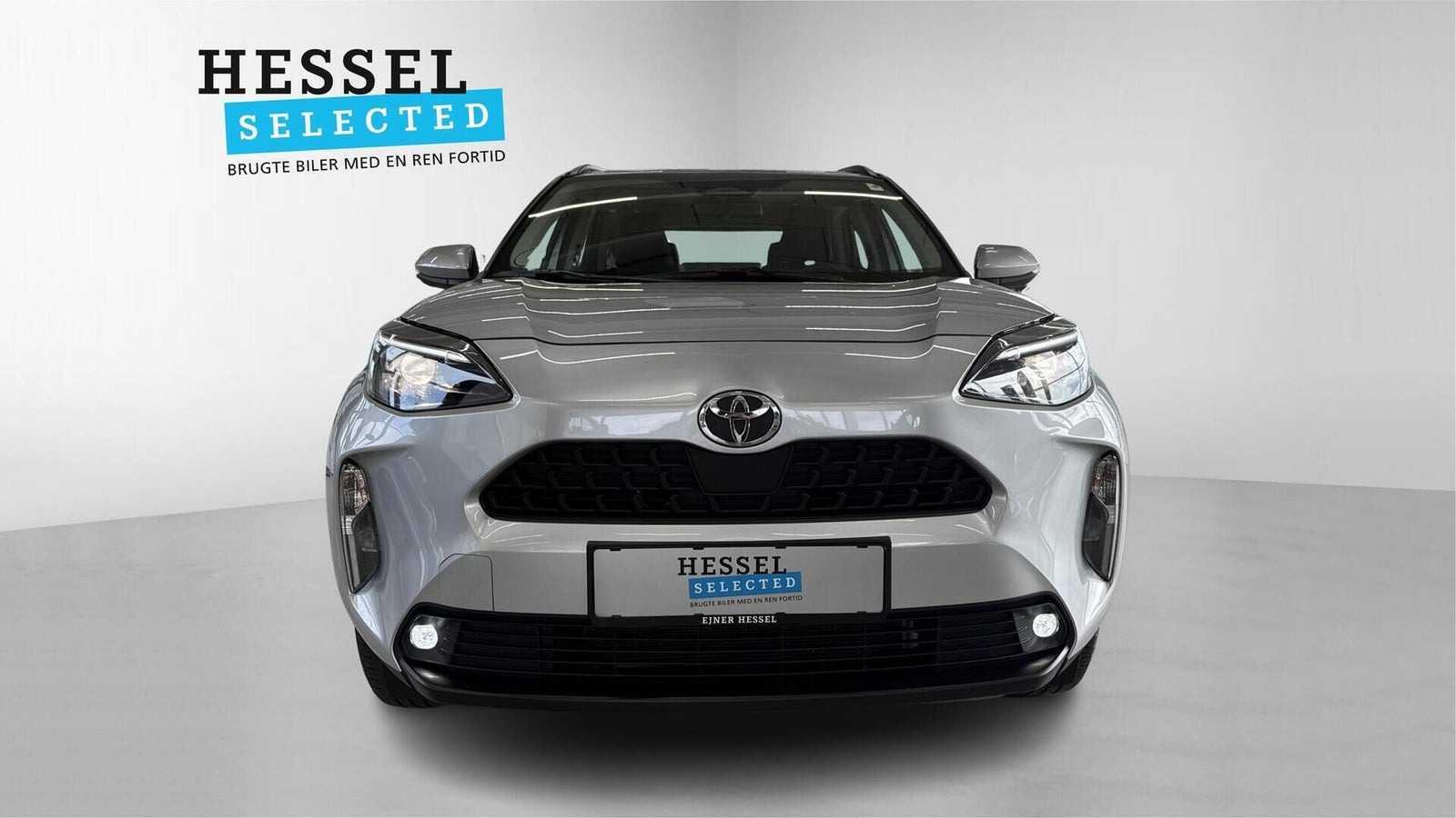 Sølv Toyota Yaris Cross fra 2024