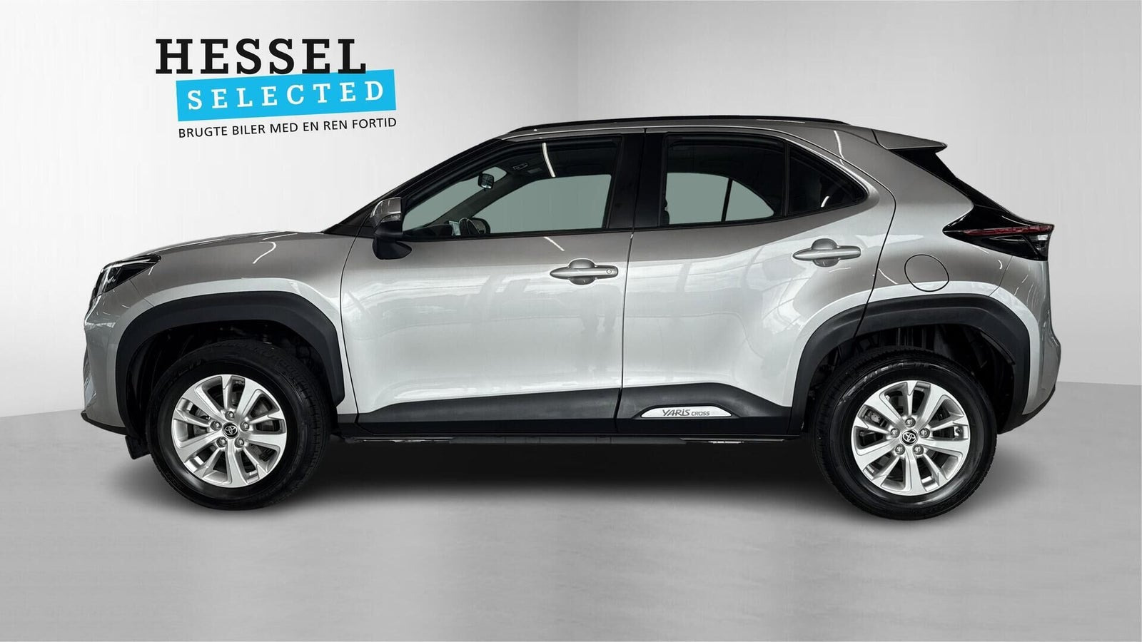 Sølv Toyota Yaris Cross fra 2024