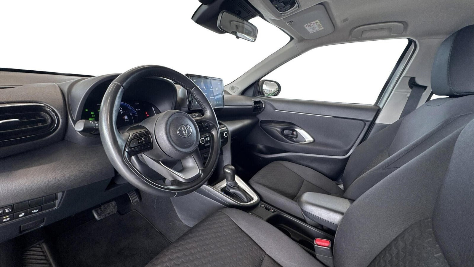 Sølv Toyota Yaris Cross fra 2024