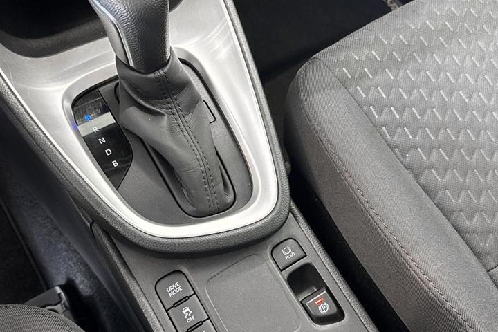 Sølv Toyota Yaris Cross fra 2024