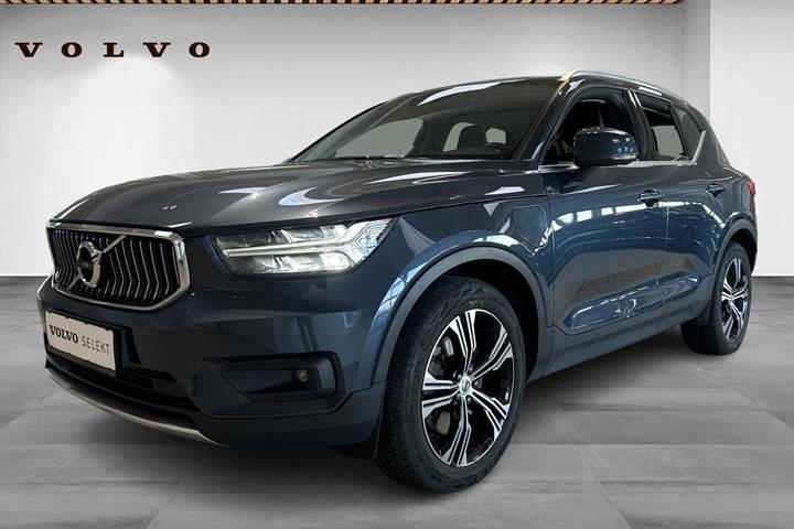 Blå Volvo XC40 fra 2021