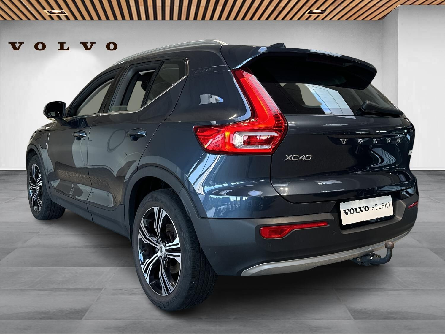 Blå Volvo XC40 fra 2021