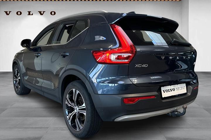Blå Volvo XC40 fra 2021