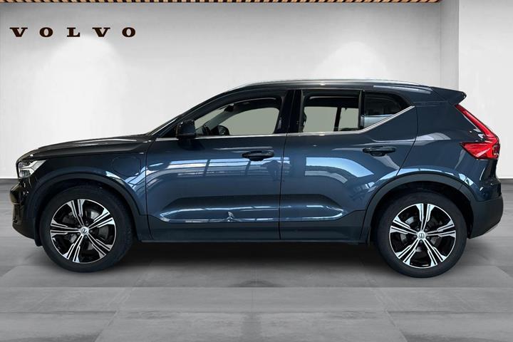 Blå Volvo XC40 fra 2021