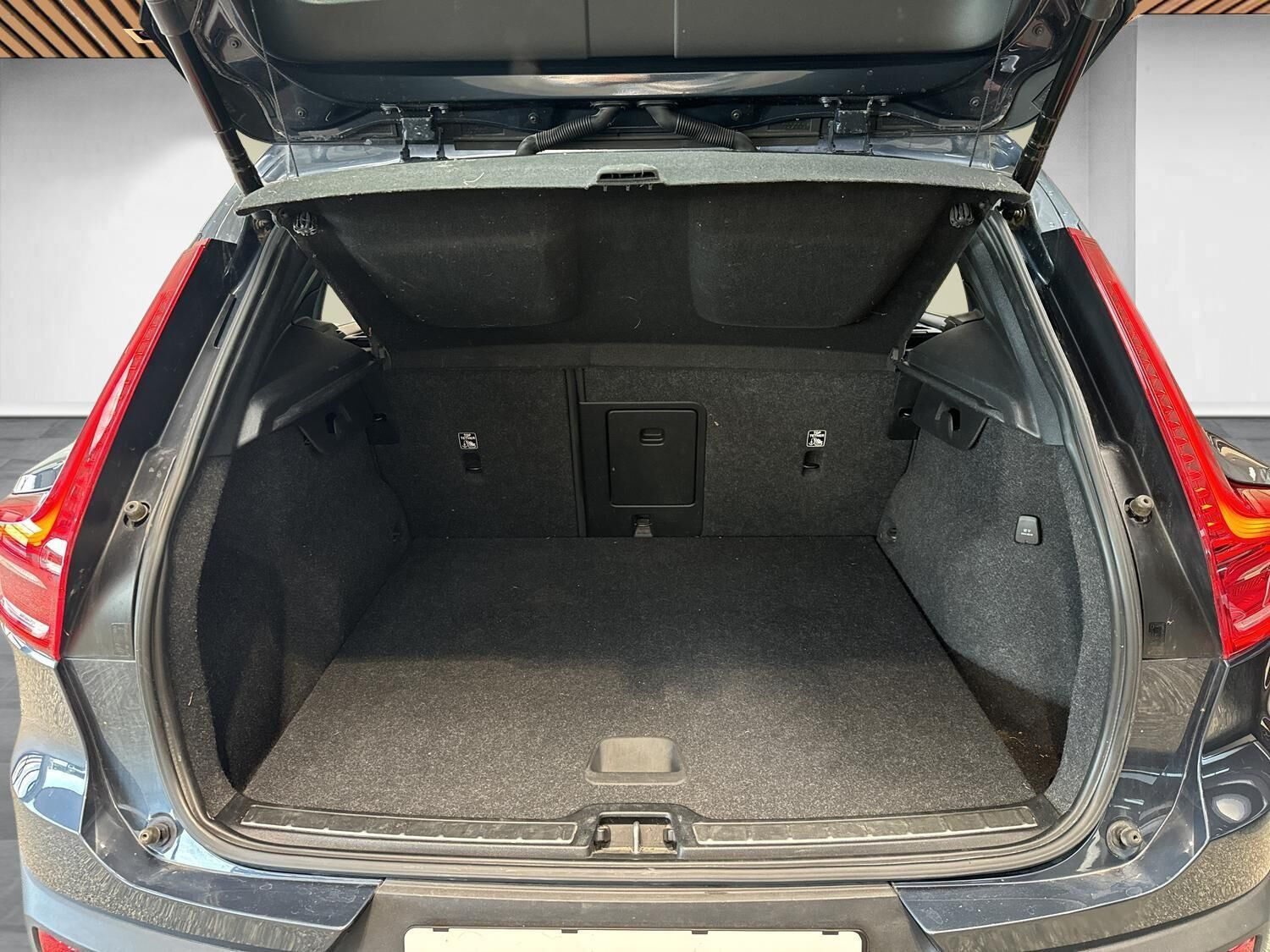 Blå Volvo XC40 fra 2021