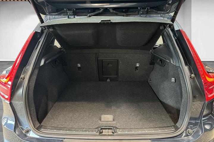 Blå Volvo XC40 fra 2021