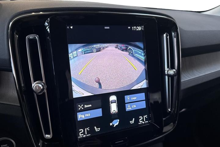 Blå Volvo XC40 fra 2021
