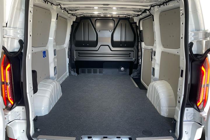 Hvid Ford E-Transit Custom 320 L1 fra 2026