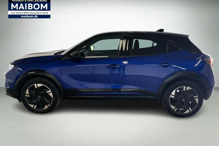 Blå Opel Mokka-e fra 2025