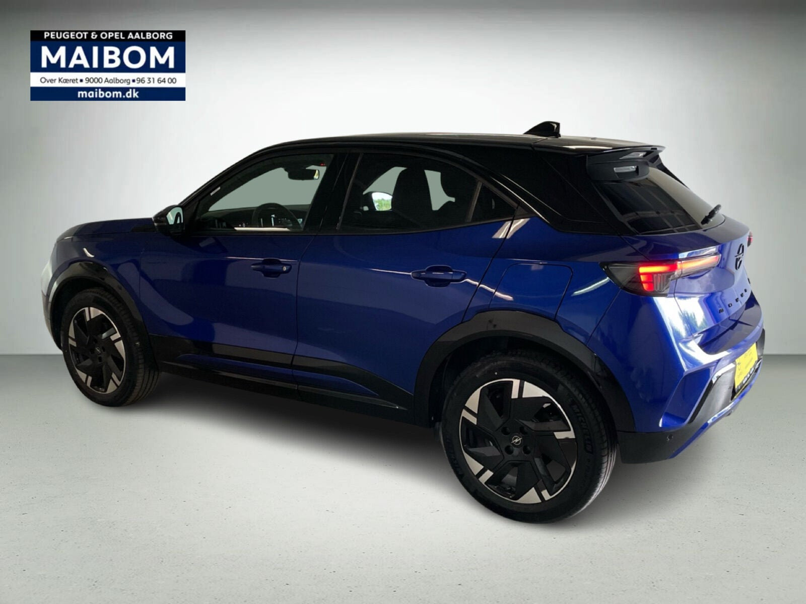 Blå Opel Mokka-e fra 2025