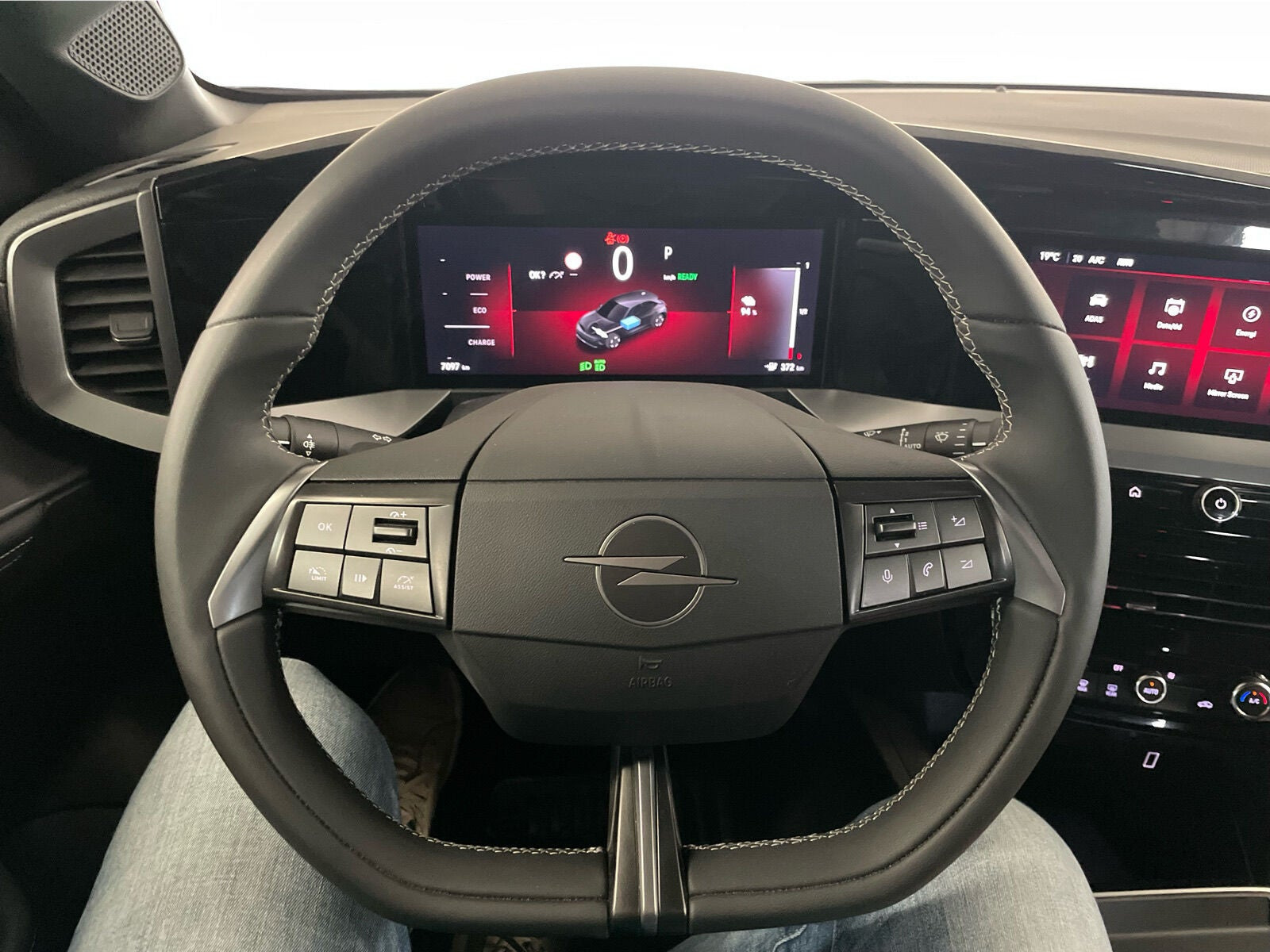 Blå Opel Mokka-e fra 2025