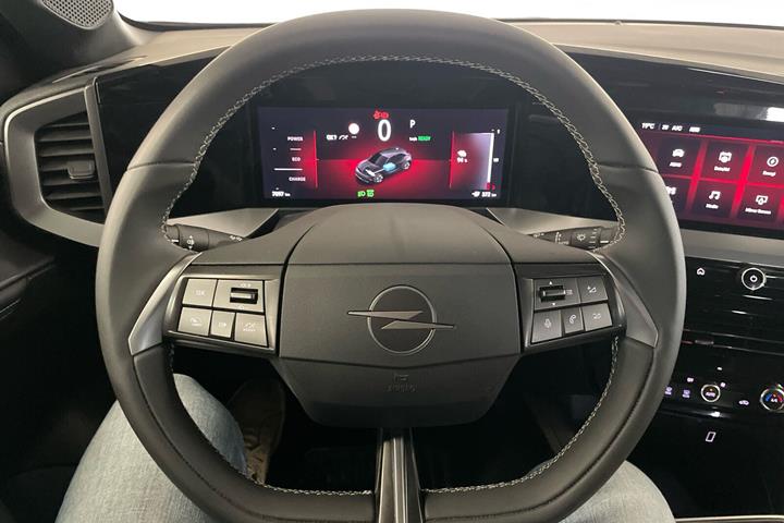 Blå Opel Mokka-e fra 2025