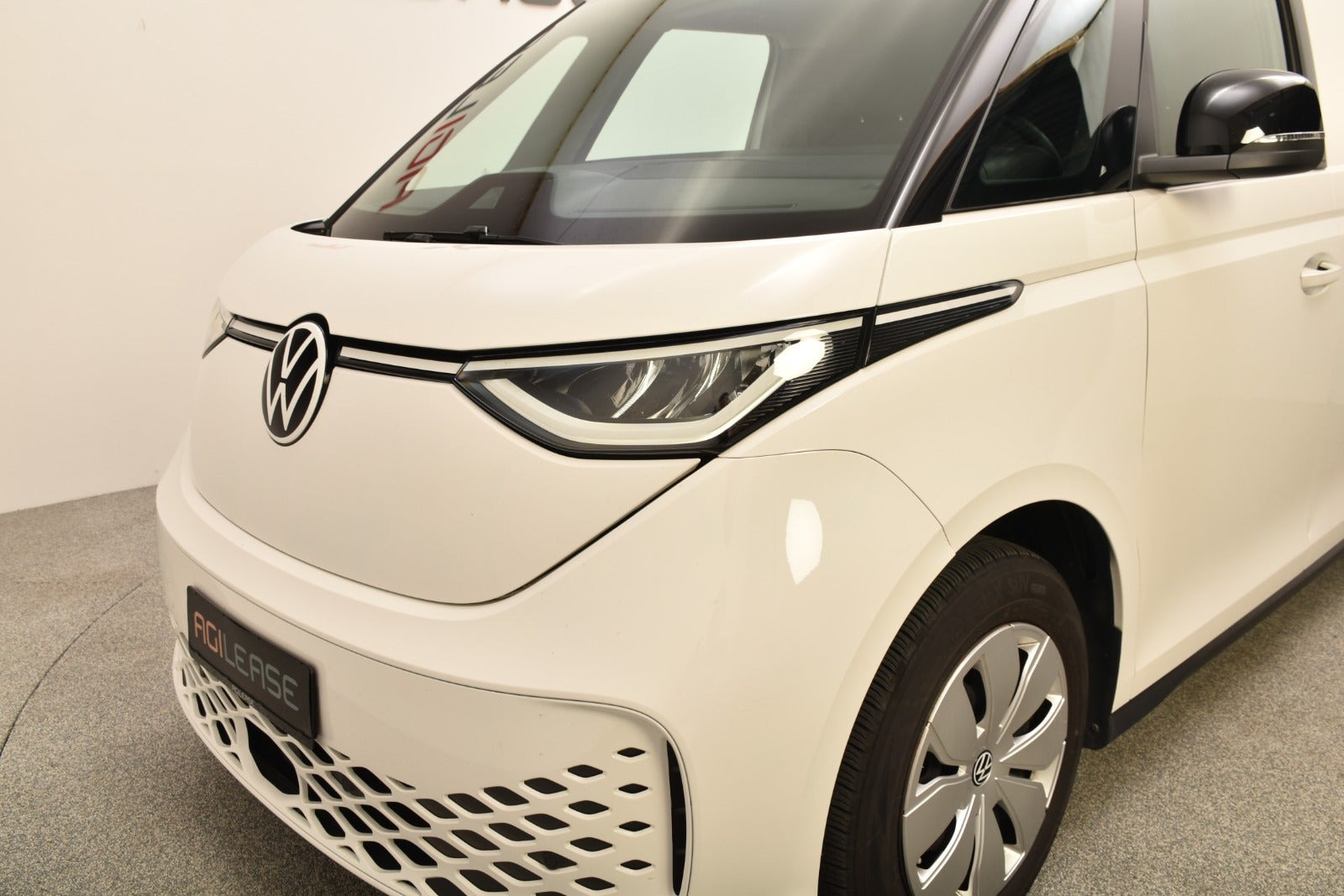 Hvid VW ID.Buzz fra 2024