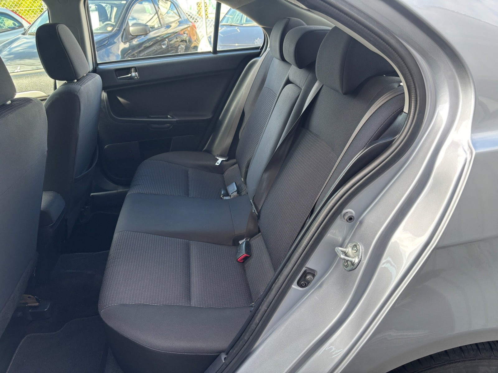 Sølv Mitsubishi Lancer fra 2010