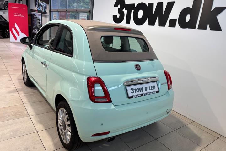 Blå Fiat 500C fra 2020