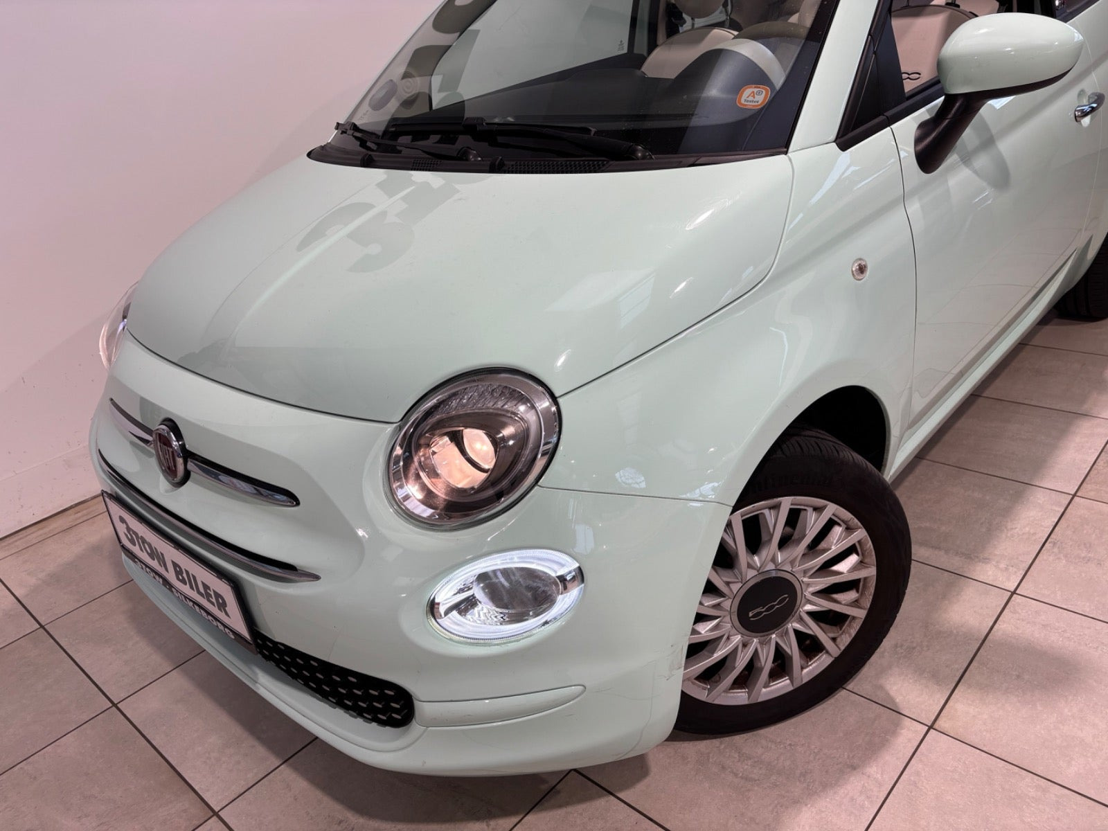 Blå Fiat 500C fra 2020