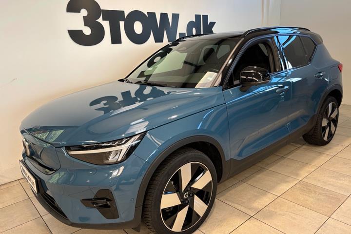 Blå Volvo XC40 fra 2023