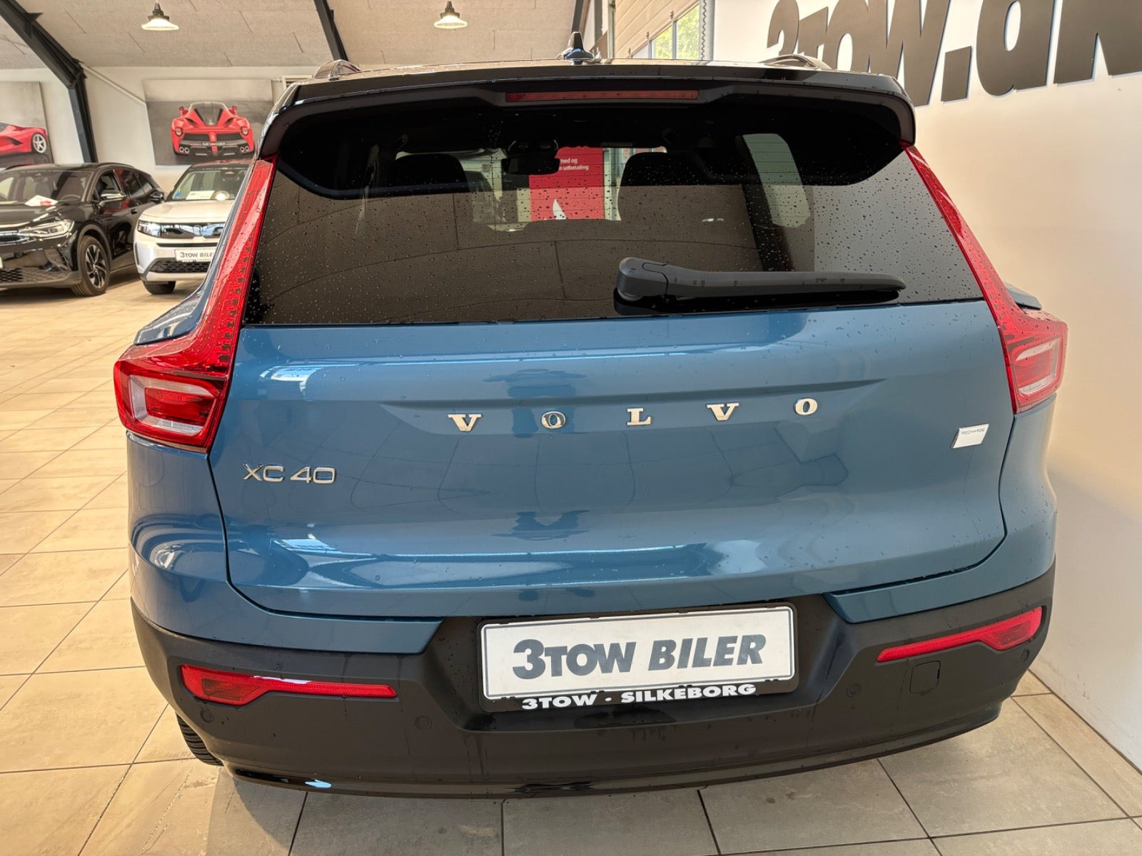 Blå Volvo XC40 fra 2023