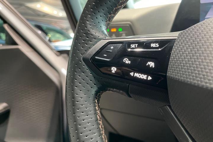 Grå Cupra Born fra 2023