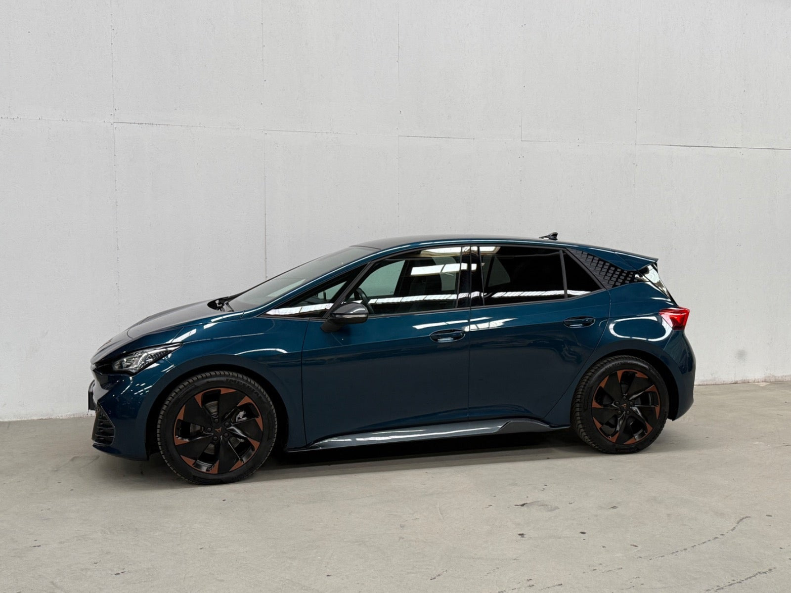 Blå Cupra Born fra 2022