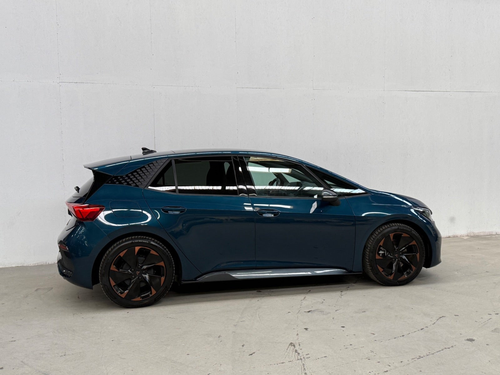 Blå Cupra Born fra 2022