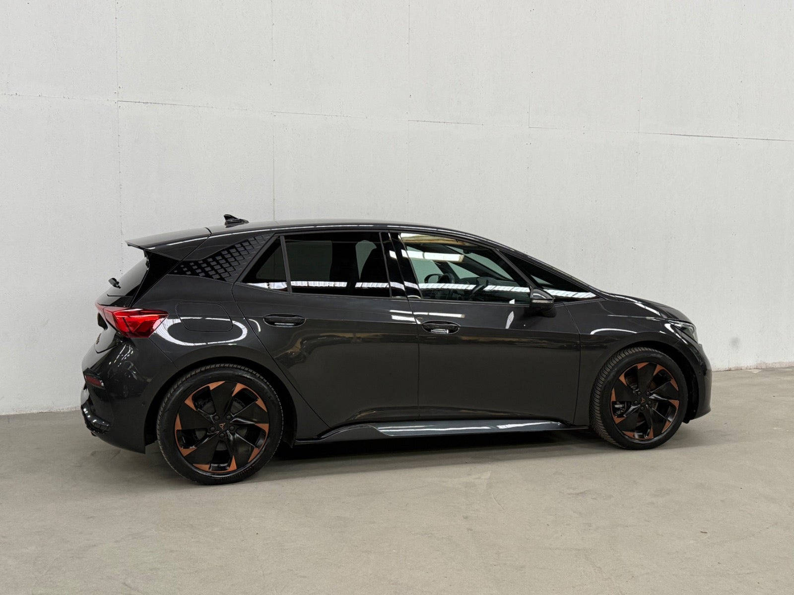 Grå Cupra Born fra 2024