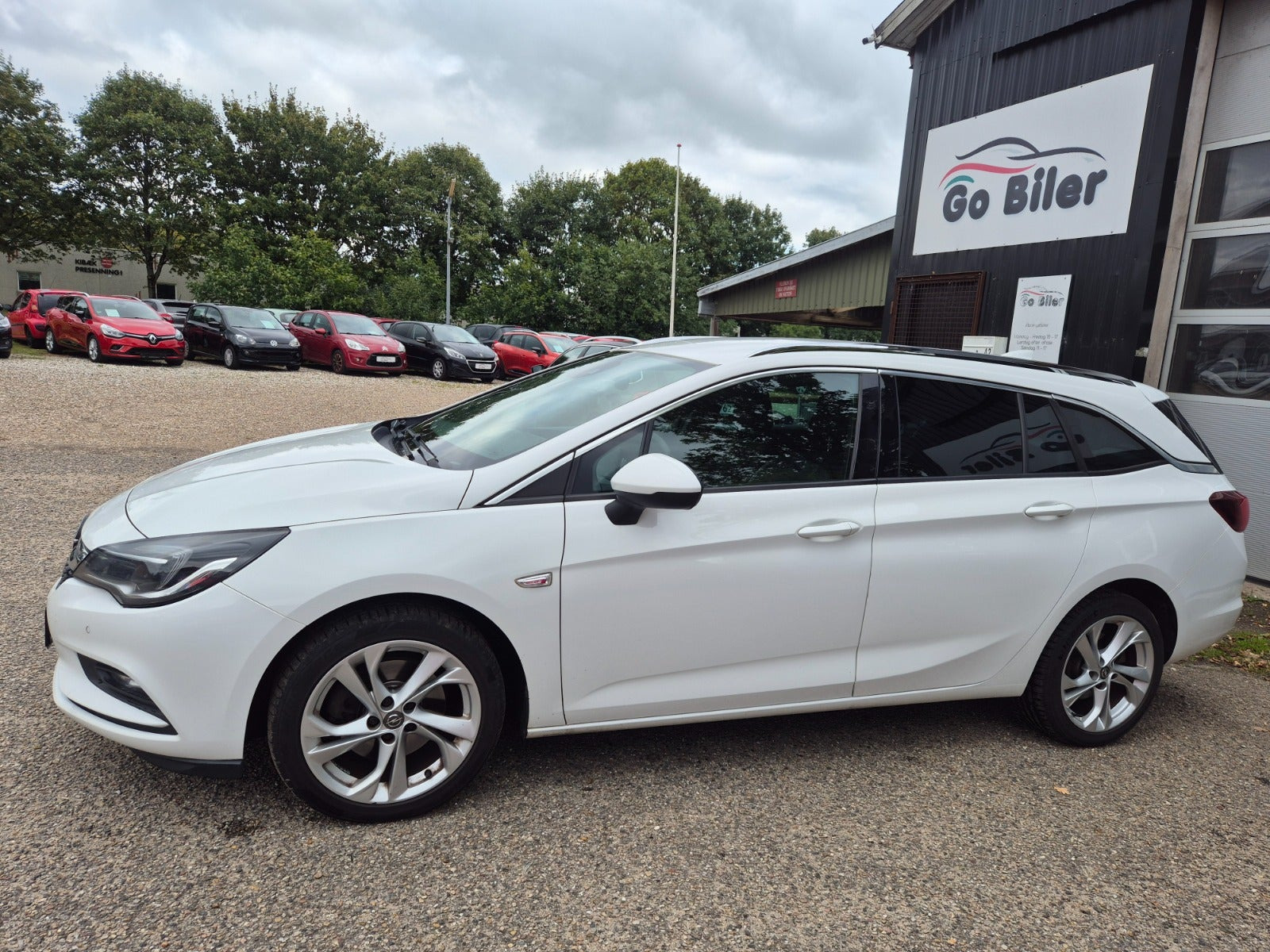 Grøn Opel Astra fra 2017