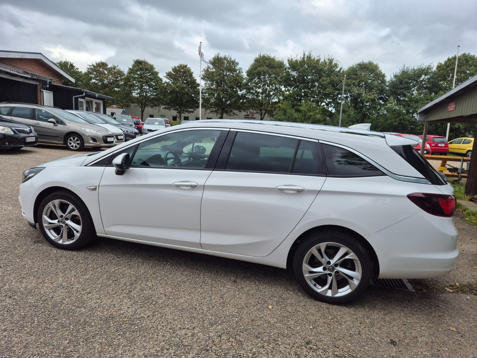Grøn Opel Astra fra 2017