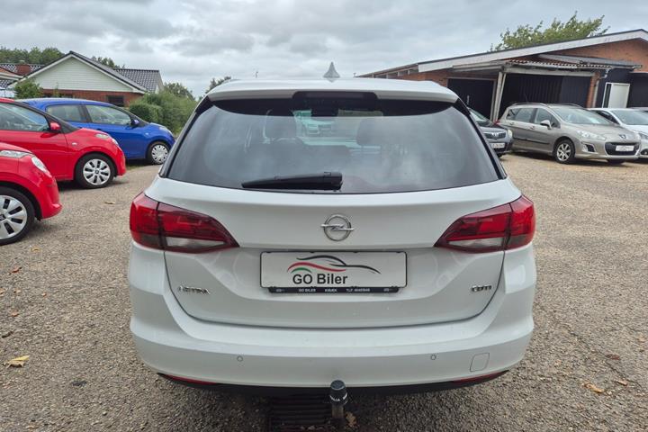 Grøn Opel Astra fra 2017