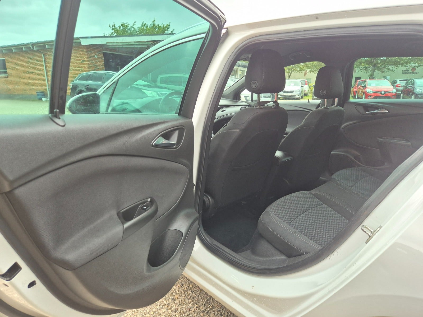 Grøn Opel Astra fra 2017