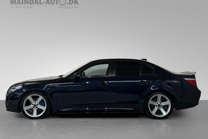 Blå BMW 525d fra 2007