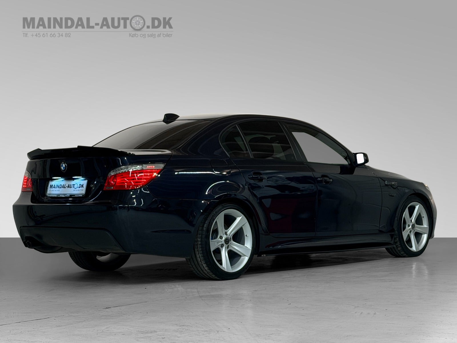 Blå BMW 525d fra 2007