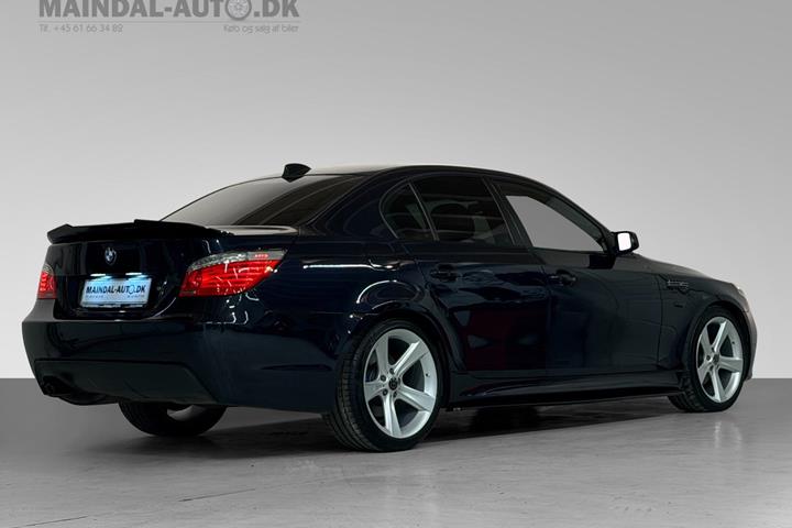 Blå BMW 525d fra 2007