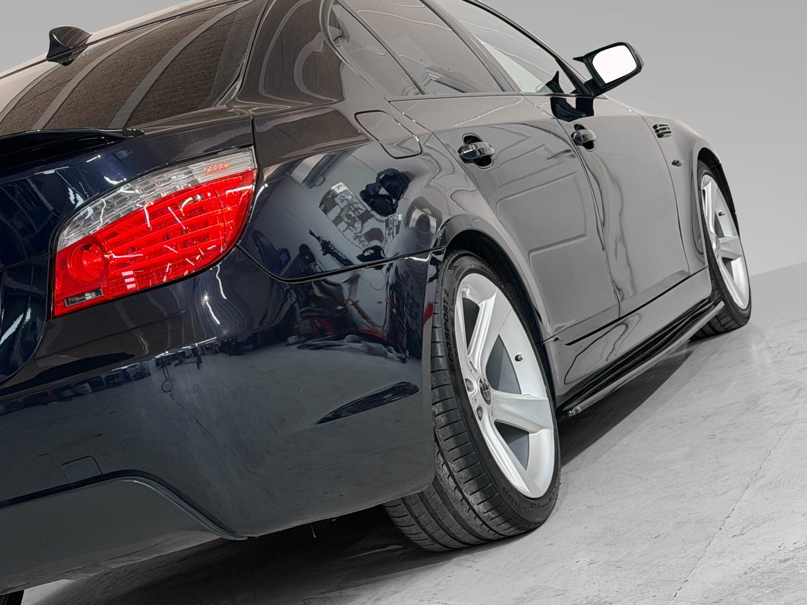 Blå BMW 525d fra 2007
