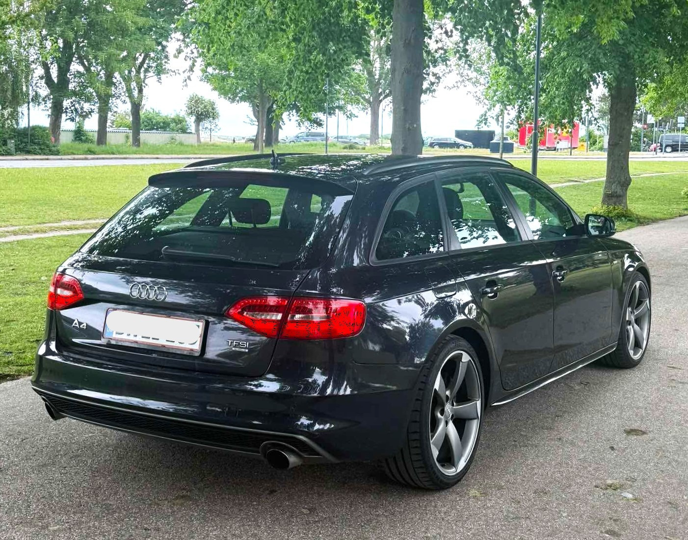 Blå Audi A4 fra 2014
