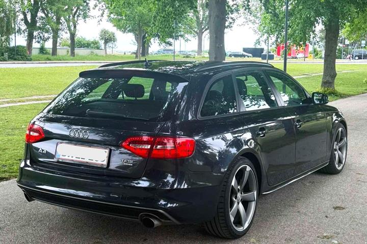 Blå Audi A4 fra 2014