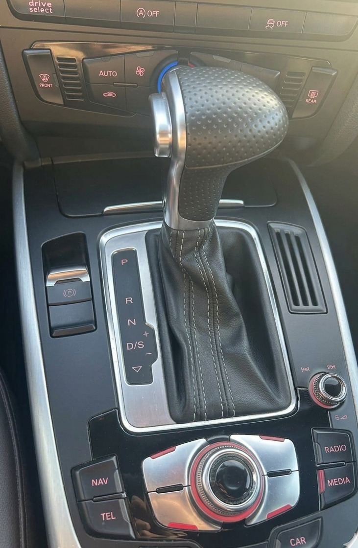 Blå Audi A4 fra 2014