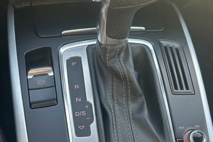 Blå Audi A4 fra 2014