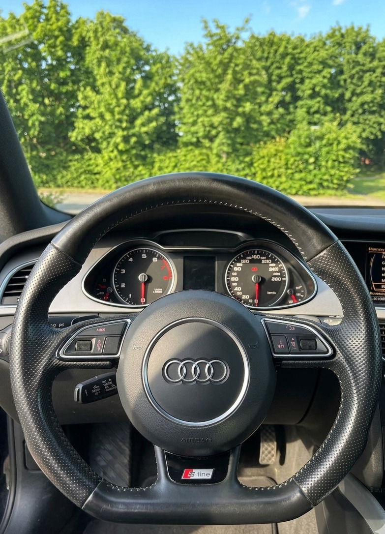 Blå Audi A4 fra 2014