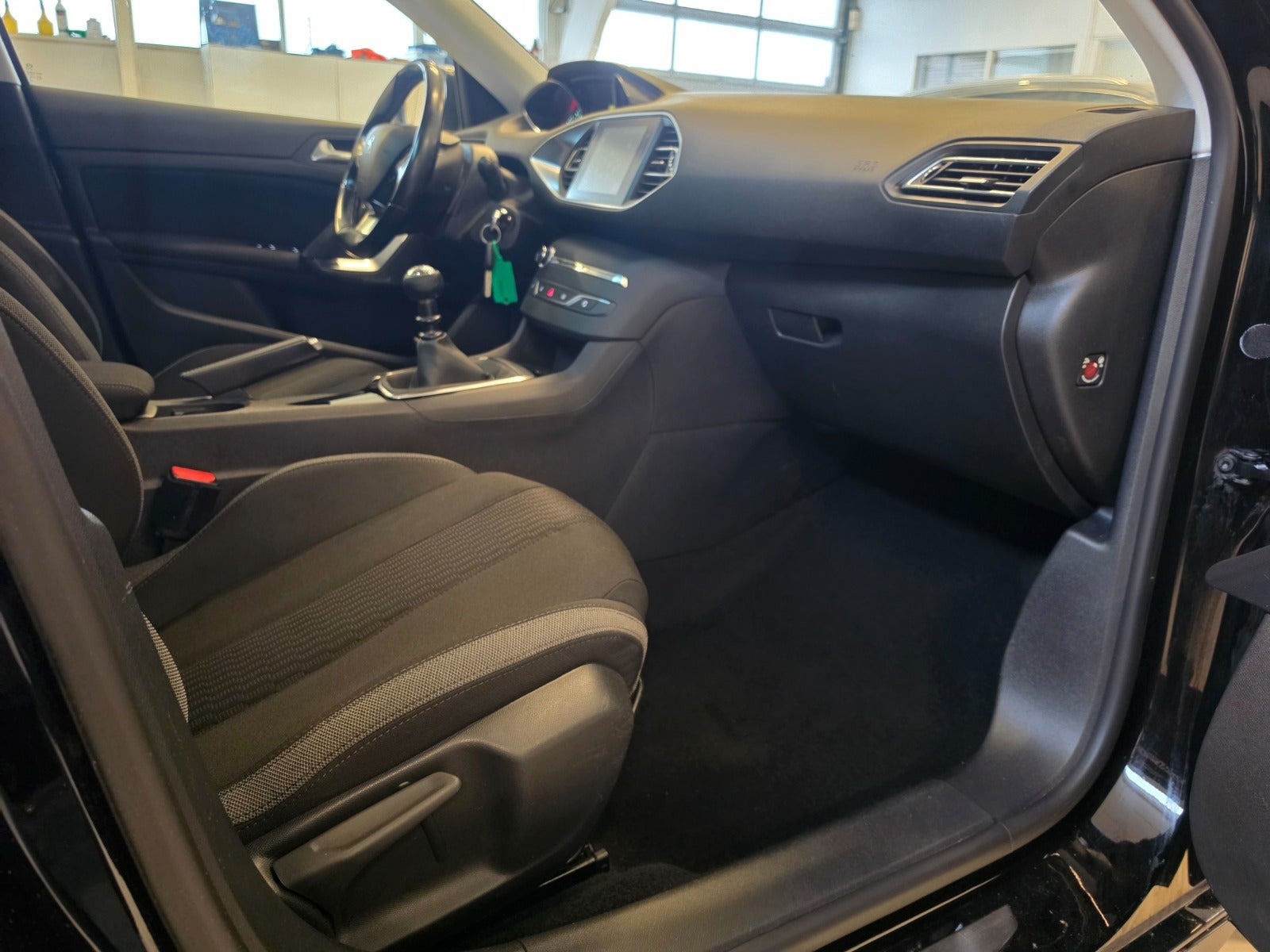 Sort Peugeot 308 fra 2016