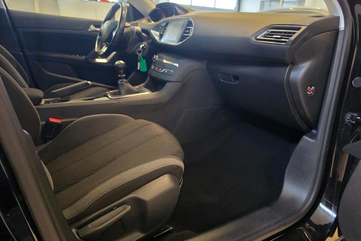 Sort Peugeot 308 fra 2016