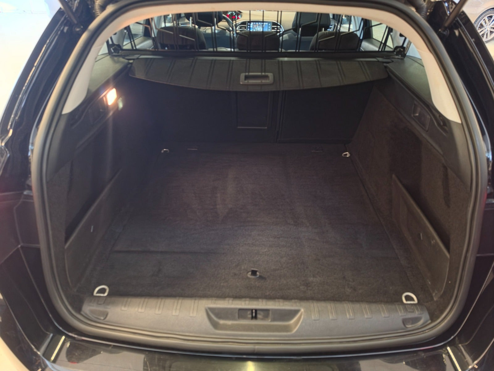 Sort Peugeot 308 fra 2016