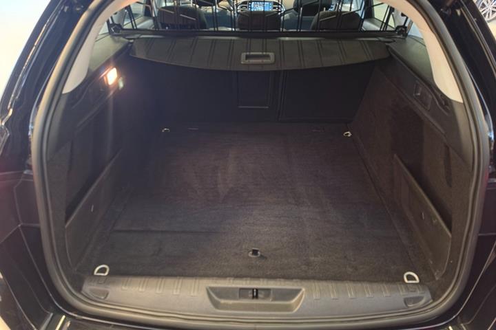Sort Peugeot 308 fra 2016