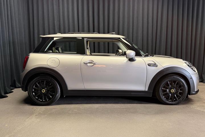 Sølv Mini Cooper fra 2023