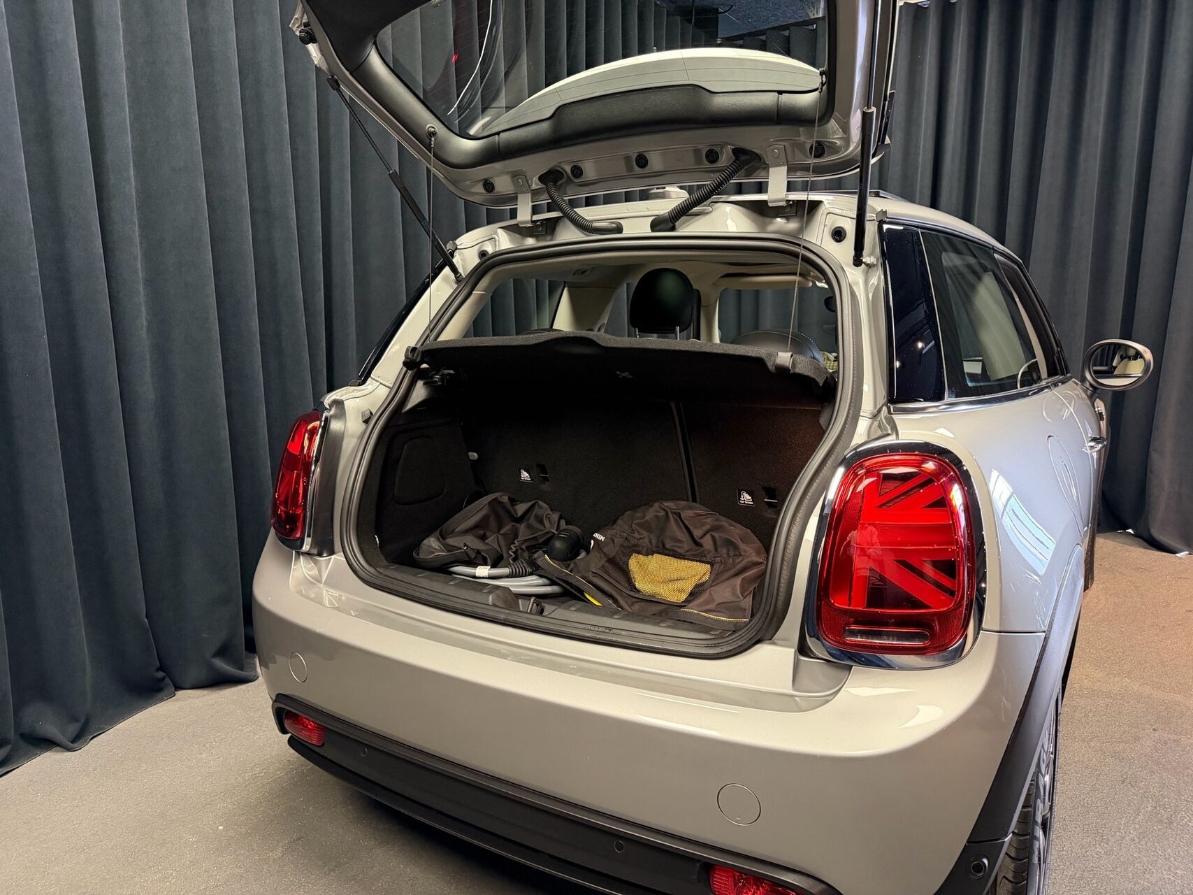 Sølv Mini Cooper fra 2023