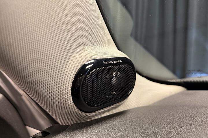 Sølv Mini Cooper fra 2023
