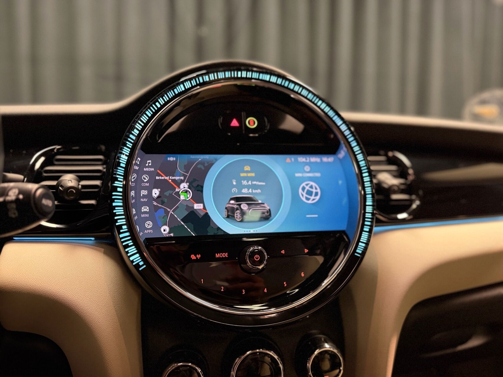 Sølv Mini Cooper fra 2023